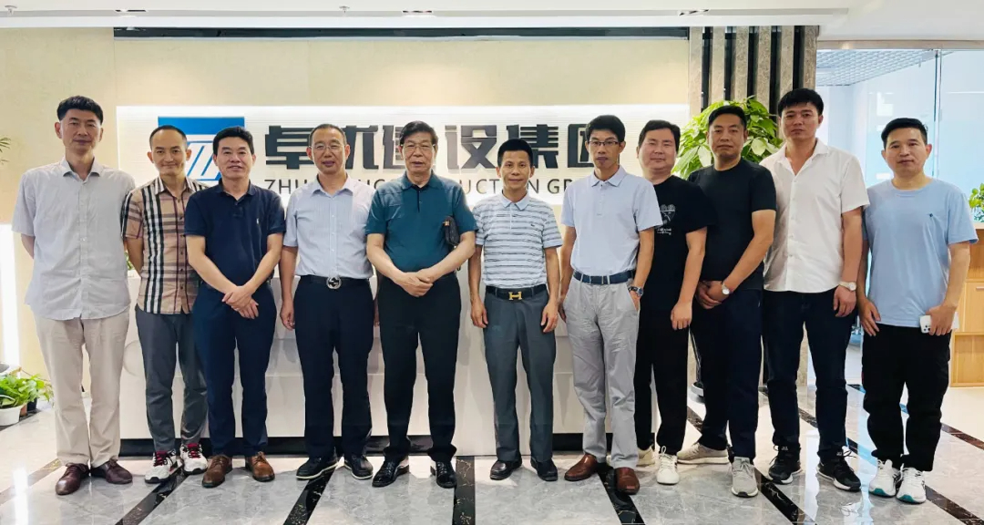 慶祝"八一"建軍節(jié) 京津冀徽商建筑業(yè)企業(yè)家文化俱樂部在北京卓優(yōu)建設(shè)集團(tuán)會議室舉行座談會